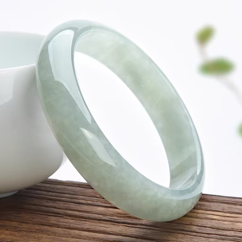 Bracelets - Myanmarese oude mijnarmband, licht jade met